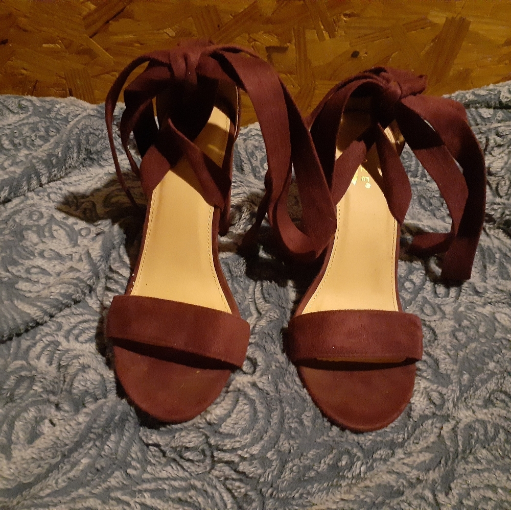 Leg wrap heels